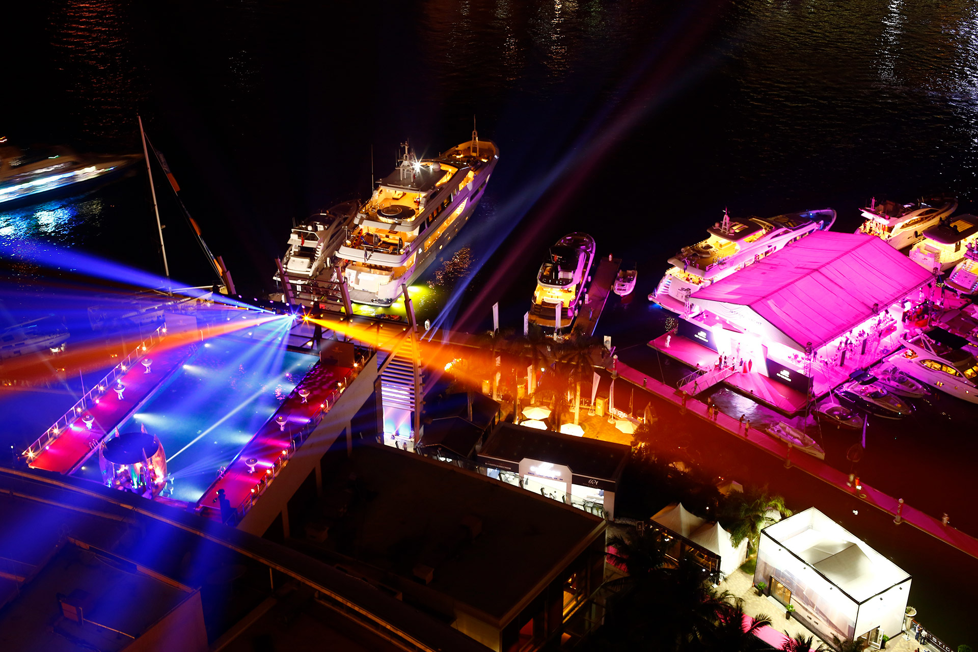 Super comprehensive list of traveling Sanya at night